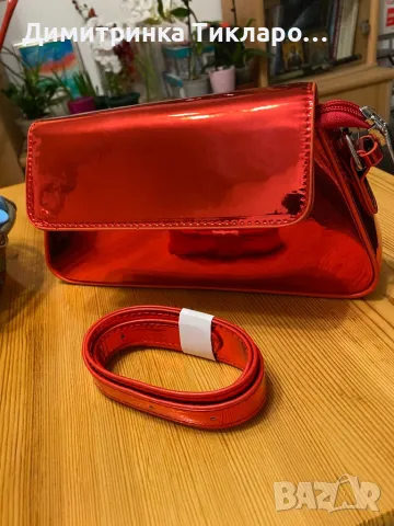 Дамска червена лачена чанта, снимка 3 - Чанти - 49214139