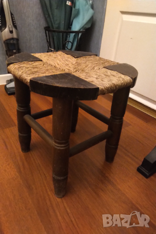 Стара табуретката  масивно дърво,ратан, снимка 2 - Столове - 44782072
