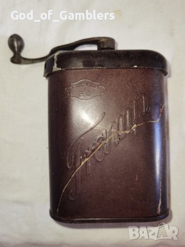 Бакелитена кафемелачка TRAMP от Втората световна война 