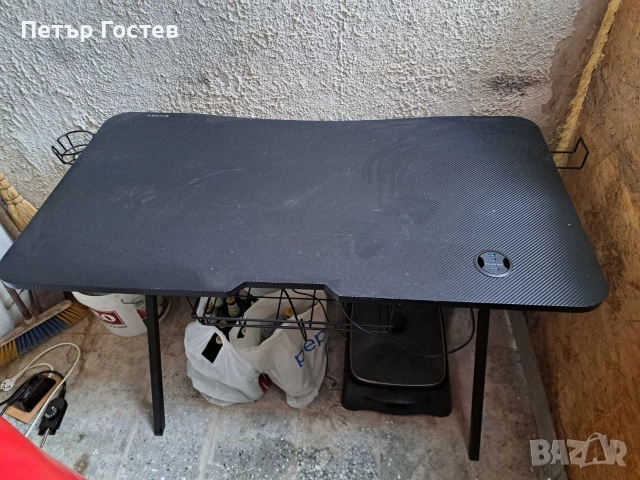 Продавам геймърско бюро Геймърско бюро Genesis Holm 200 RGB - NDS-1606, снимка 2 - Бюра - 52548955