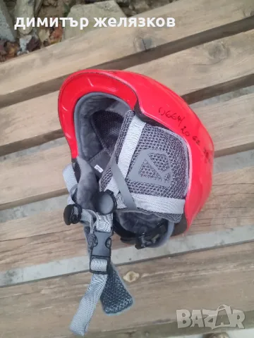 каска шлем за зимни спортове 