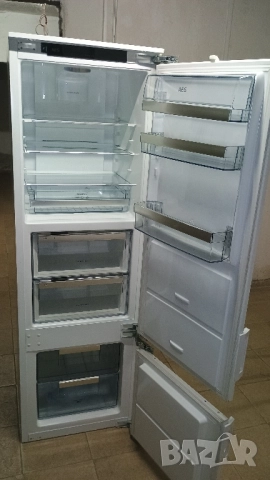 Хладилник с фризер AEG за рграждане, снимка 9 - Хладилници - 52508456