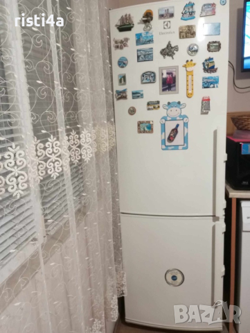 Хладилник с фризер Electrolux 