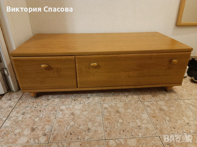 Шкаф с място за съхранение 