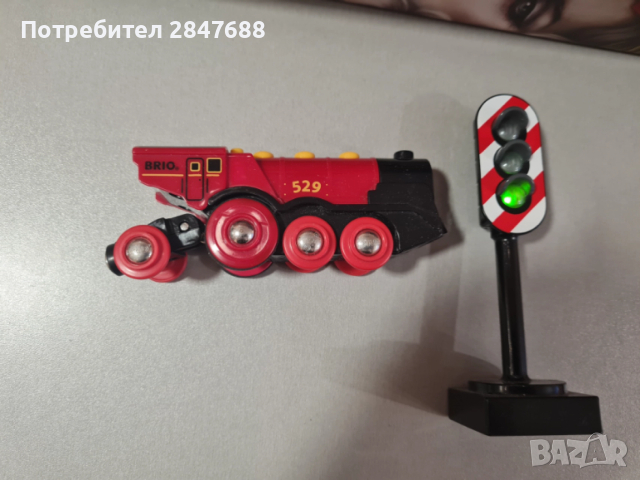 Локомотив и светофар Брио
