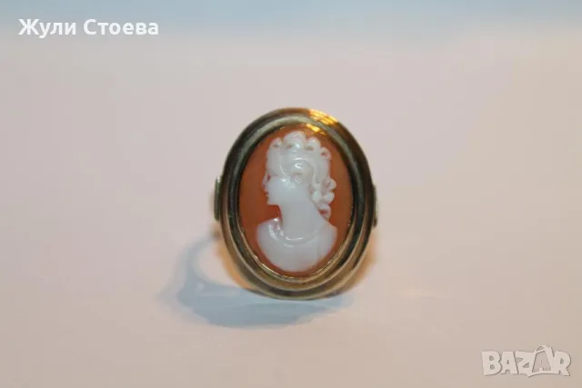 Златен пръстен с камея