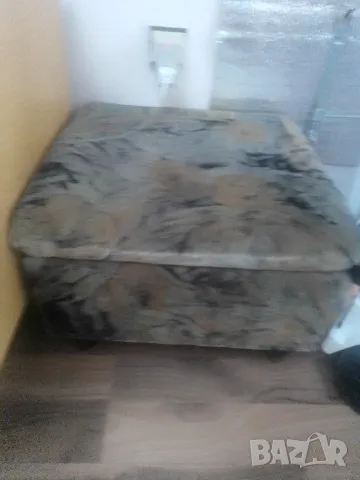  двуместен диван и две табуретки, снимка 2 - Дивани и мека мебел - 47988266