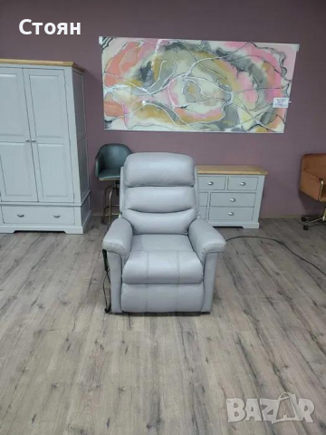 Сив кожен фотьойл за възрастни хора с ел. релакс механизъм La-z-boy