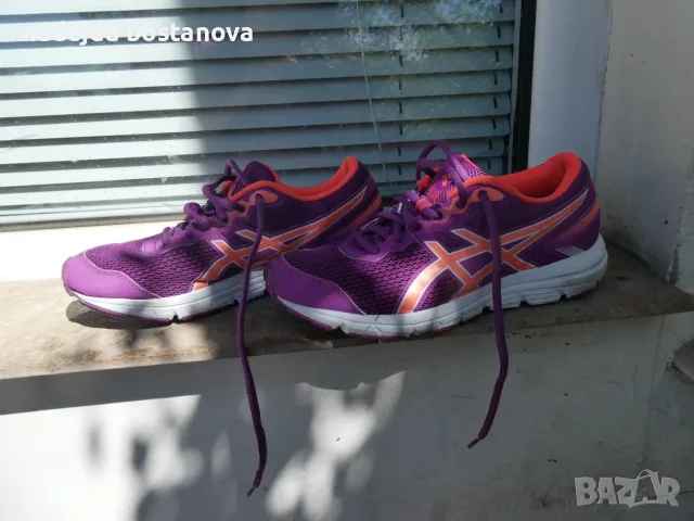 продавам дамски маратонки asics zaрaca s,номер 36