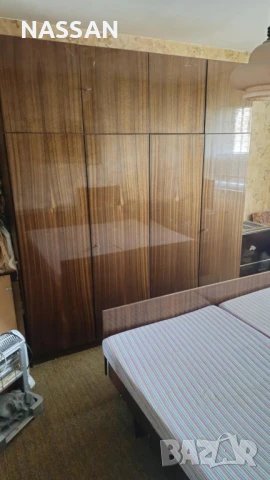 ПОДАРЯВАМ спалня, 2ракли, 2нощни шкафчета, гардероб, тоалетка с огледало, табуретка,2 матрака, снимка 2 - Спални и легла - 51042401