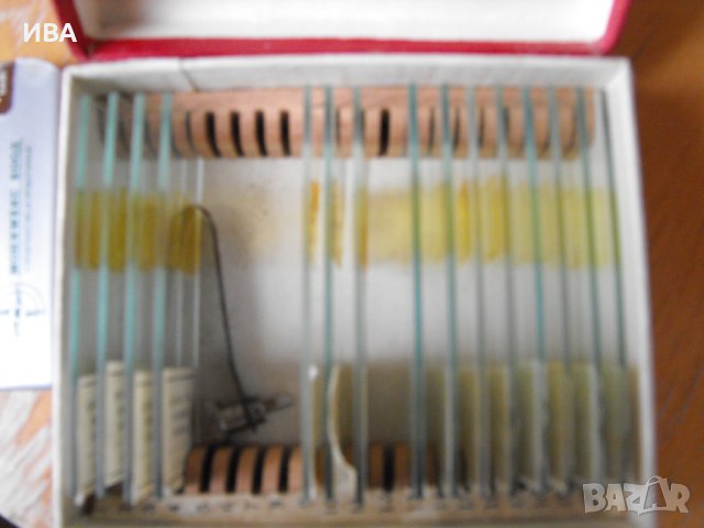 МИКРОСКОП и кутийка с готови препарати от бактерии., снимка 5 - Антикварни и старинни предмети - 44429885