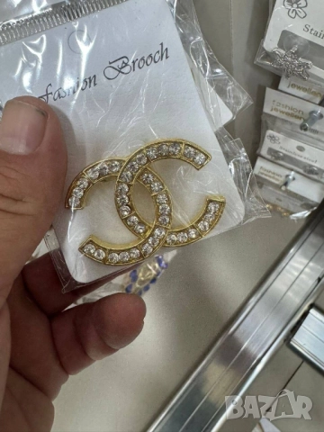 брошки ysl saint laurent chanel dolce gabbana, снимка 8 - Други - 52093079