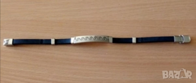 Нова елегантна гривна от неръждаема стомана и силикон 10 лв.