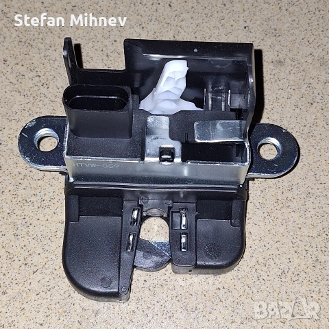 брава багажник голф 5, снимка 2 - Части - 53464646