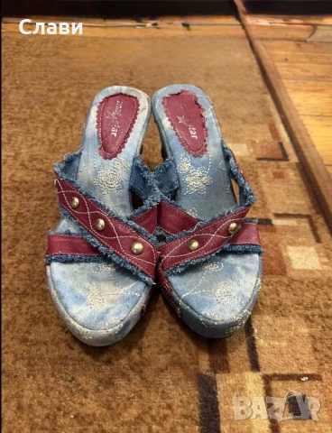 Продават се дамски обувки