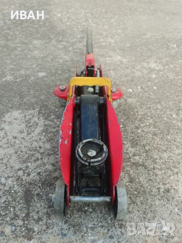 Продавам хидравличен крик"Крокодил"