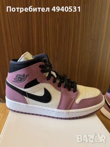 Nike Air Jordan 1 Mid “Mulberry” , снимка 4 - Кецове - 55961748