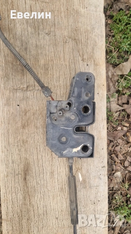 жило от преден капак VW Touran 2006г , снимка 2 - Части - 53476521