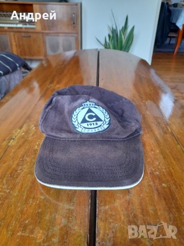 Стара шапка Славия