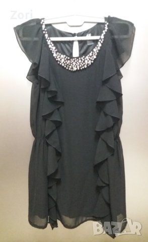 Черна къса шифонена рокля  с рокля къдрички  и сребристи камъчета около деколтето, снимка 2 - Рокли - 41378377