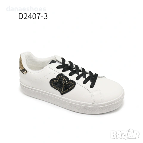 Дамски спортни обувки с декоративни елементи 