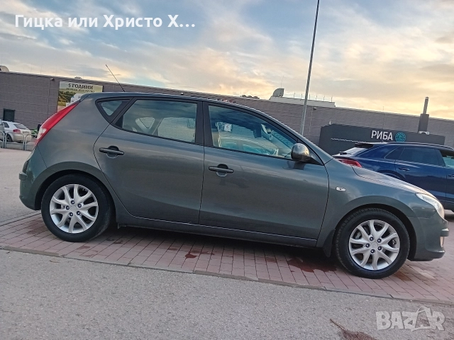 Hyundai i30 1.6i 126kc Климатроник, снимка 4 - Автомобили и джипове - 52725437