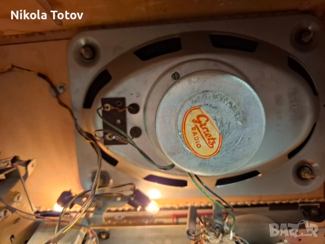 Продава се старинно дървено радио . , снимка 8 - Антикварни и старинни предмети - 53037901