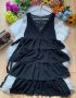 Черна рокля на волани с дантела, снимка 1 - Рокли - 41931613