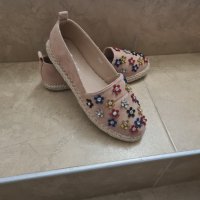 38н. Нови розови дамски обувки с цветчета, снимка 1 - Дамски ежедневни обувки - 39861175