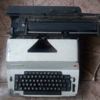 Пишеща машина Olympia International, снимка 1 - Антикварни и старинни предмети - 39811535