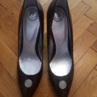 Дамски обувки Версус италиански нови, снимка 6 - Маратонки - 44549443