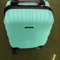 Стилен куфар с колелца , снимка 4 - Куфари - 44779727