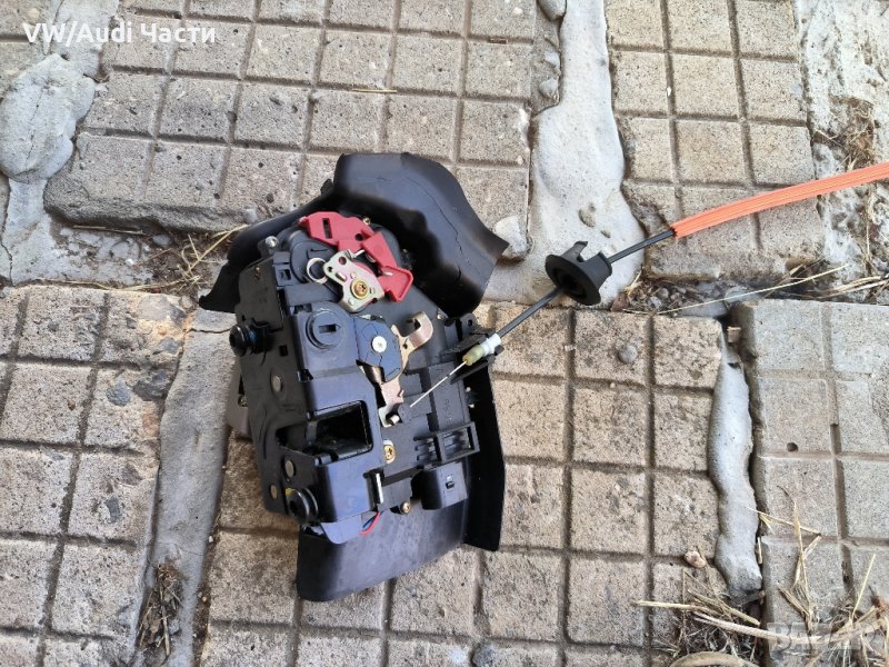 Брава механизъм за задна лява врата за Ауди А4 Б6 Audi A4 B6 , снимка 1