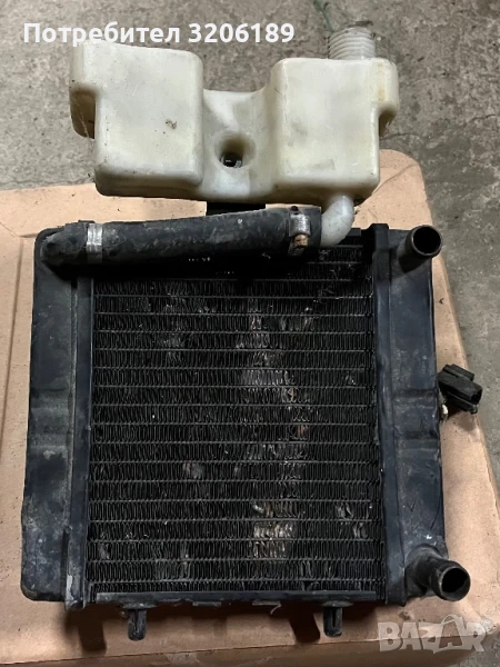 Радиатор с перка и разширителен съд за скутер Benelli , снимка 1