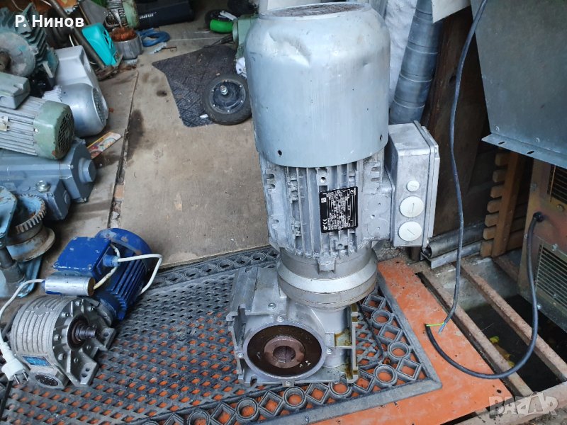 ел.двигател 2.2 kW  с редуктор 120 оборота със спирачка, снимка 1