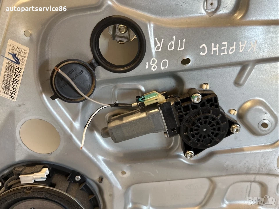 Стъклоповдигач Мотор на механизма за предно дясно стъкло за KIA Carens 2007–2011, 824801DXXX, снимка 1