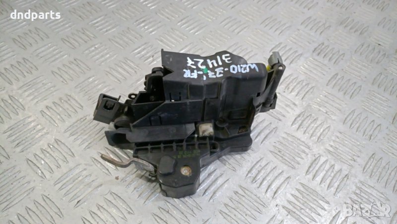 Брава врата Mercedes E-Class W210 1997г.(предна дясна)	, снимка 1