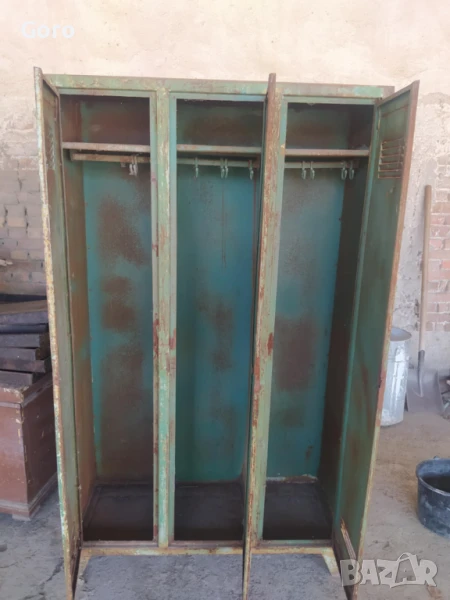 ПРОДАВАМ МЕТАЛНИ ГАРДЕРОБИ, снимка 1