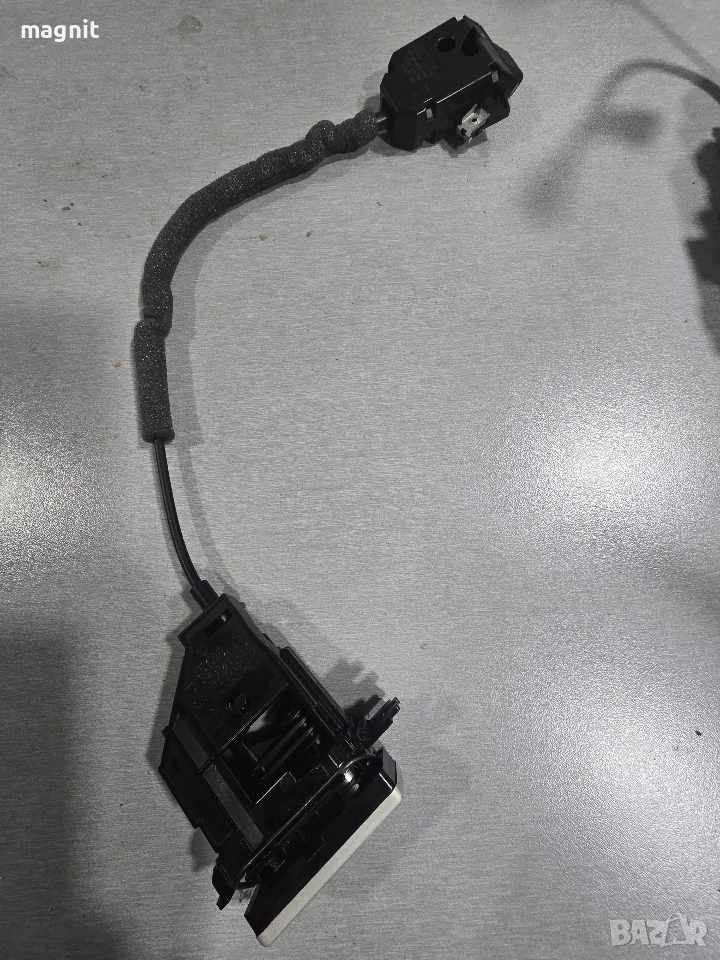 7L5857141B Ключалка с бутон брава Porsche Cayenne , снимка 1