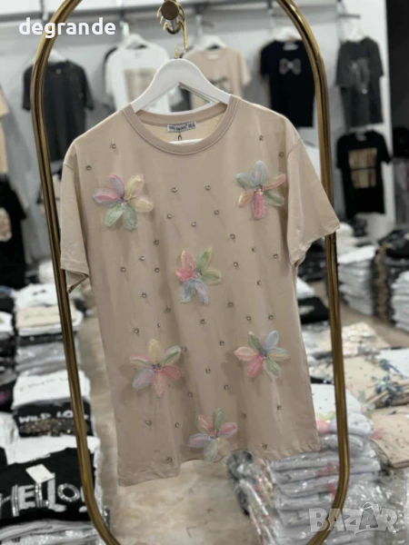 Дамска тениска с цветя и камъчета, снимка 1