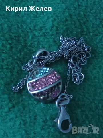 ЕМАЙЛИРАНО СТАРО СРЕБЪРНО МЕДАЛЬОНЧЕ с ЦВЕТНИ КРИСТАЛЧЕТА и НЕЖНА СРЕБЪРНА ВЕРИЖКА СРЕБРО 925 40548, снимка 11 - Колиета, медальони, синджири - 50335209