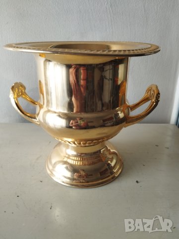 позлатена шампаниера