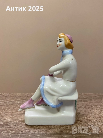 Порцеланова статуетка „Кънкьорка“, снимка 5 - Антикварни и старинни предмети - 52409299