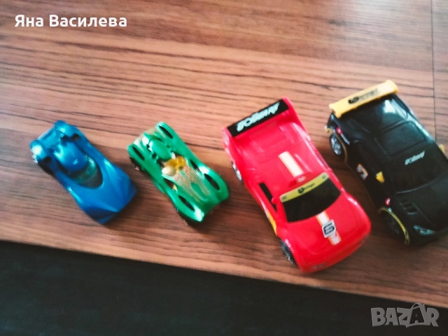Писта Burago Go Gear с две колички Бураго и 2 колички Hot Wheels подарък, снимка 2 - Коли, камиони, мотори, писти - 52493910