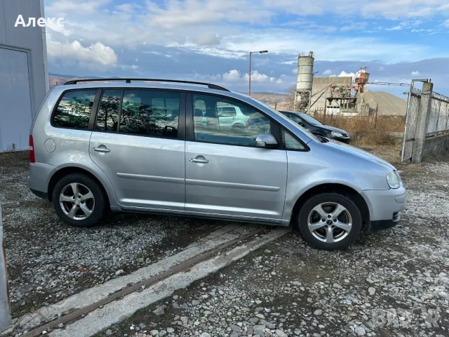 VW Touran , снимка 6 - Автомобили и джипове - 48358662