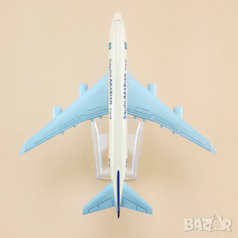 Бойнг 747 самолет модел макет Saudi Arabian метален лайнер Boeing международни полети, снимка 5 - Коли, камиони, мотори, писти - 49440770