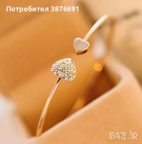 Отворена гривна със златно покритие във формата на сърце с кристали