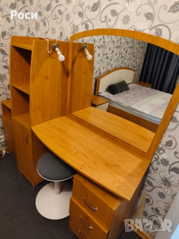 Трикрилен гардероб 150х200 см., цвят медна елша с крем, снимка 10 - Гардероби - 52857763