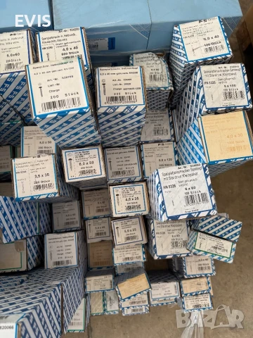 Винтове за дърво различни размери и големина