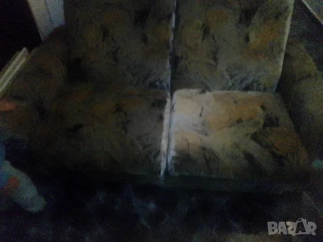  двуместен диван и две табуретки, снимка 3 - Дивани и мека мебел - 47988266